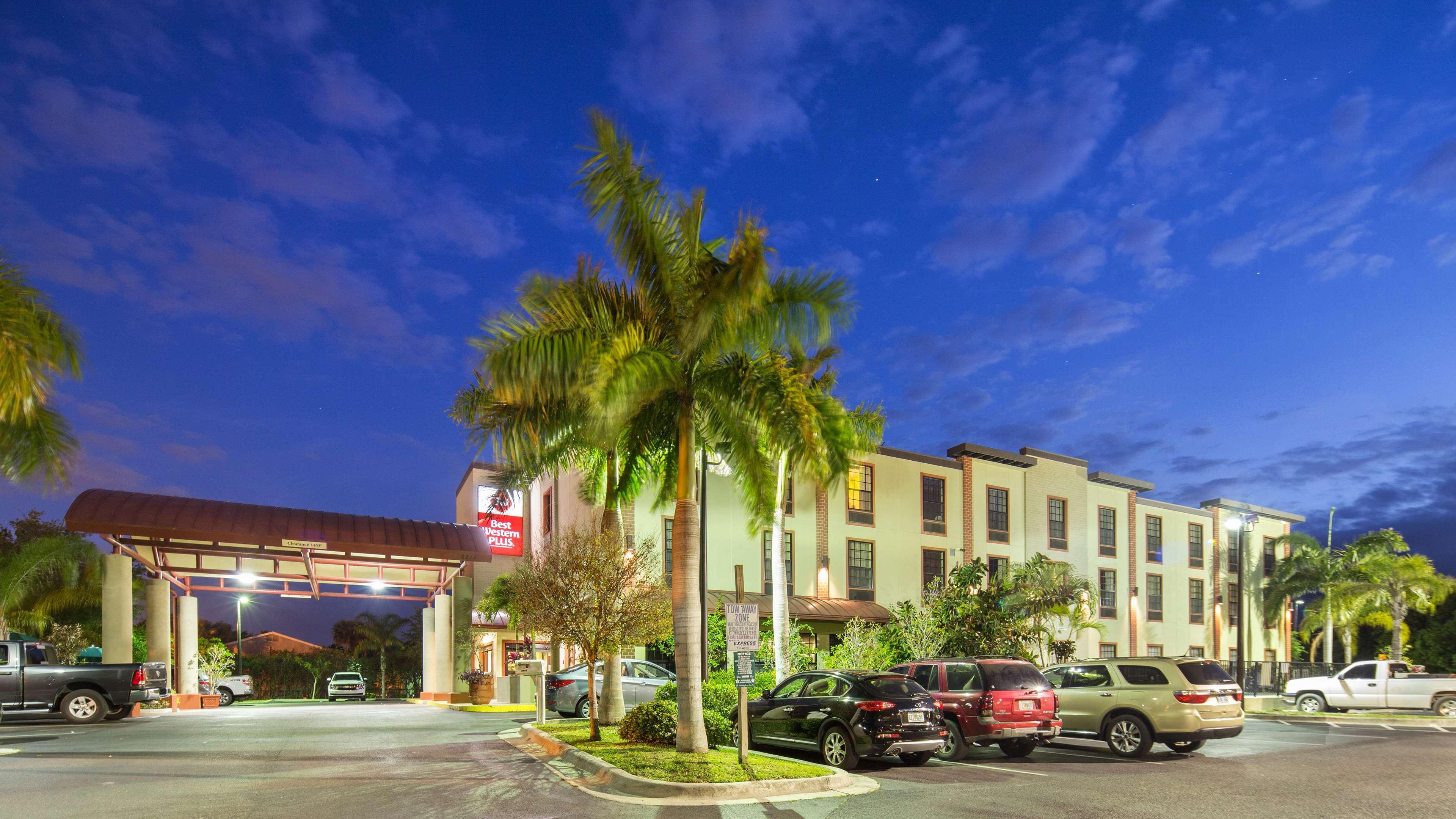 Best Western Plus Bradenton Gateway Hotel Buitenkant foto