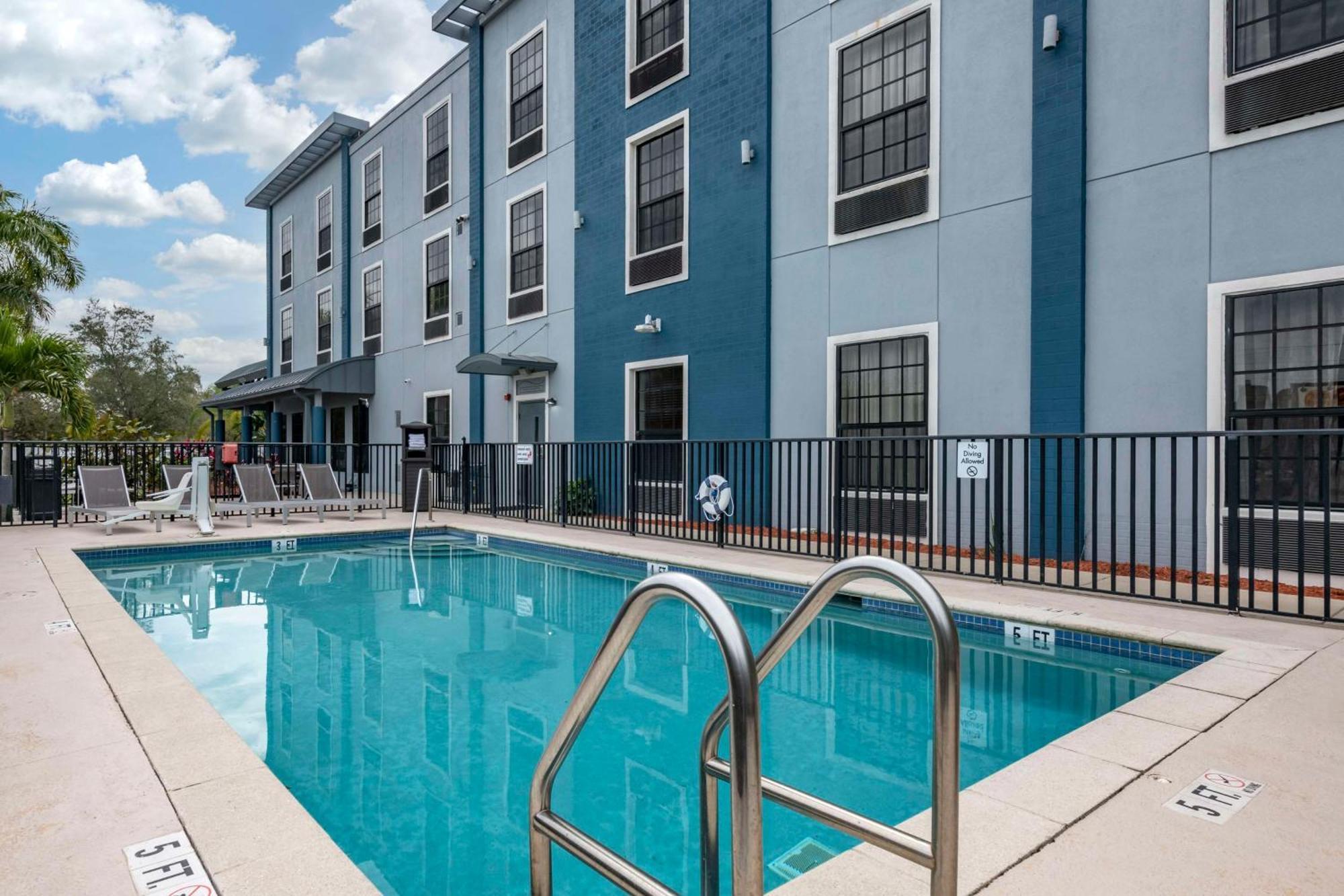 Best Western Plus Bradenton Gateway Hotel Buitenkant foto
